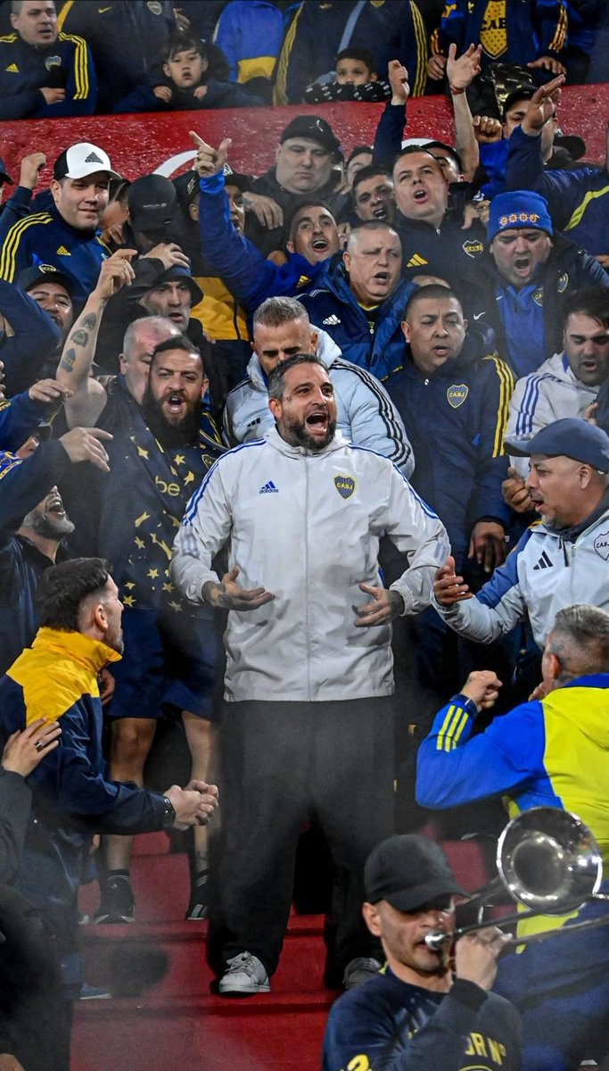 FacuTersigni's tweet photo. VAMOS XENEIZE NO LE FALLES A TU HINCHADA 
ESTA TU HINCHADA QUE TE SIGUE A DÓNDE VAS
HAY QUE PONER UN POQUITO MAS DE HUEVO
Y TODOS JUNTOS LA VUELTA VAMOS A DAR https://t.co/2OnttkR6h4
