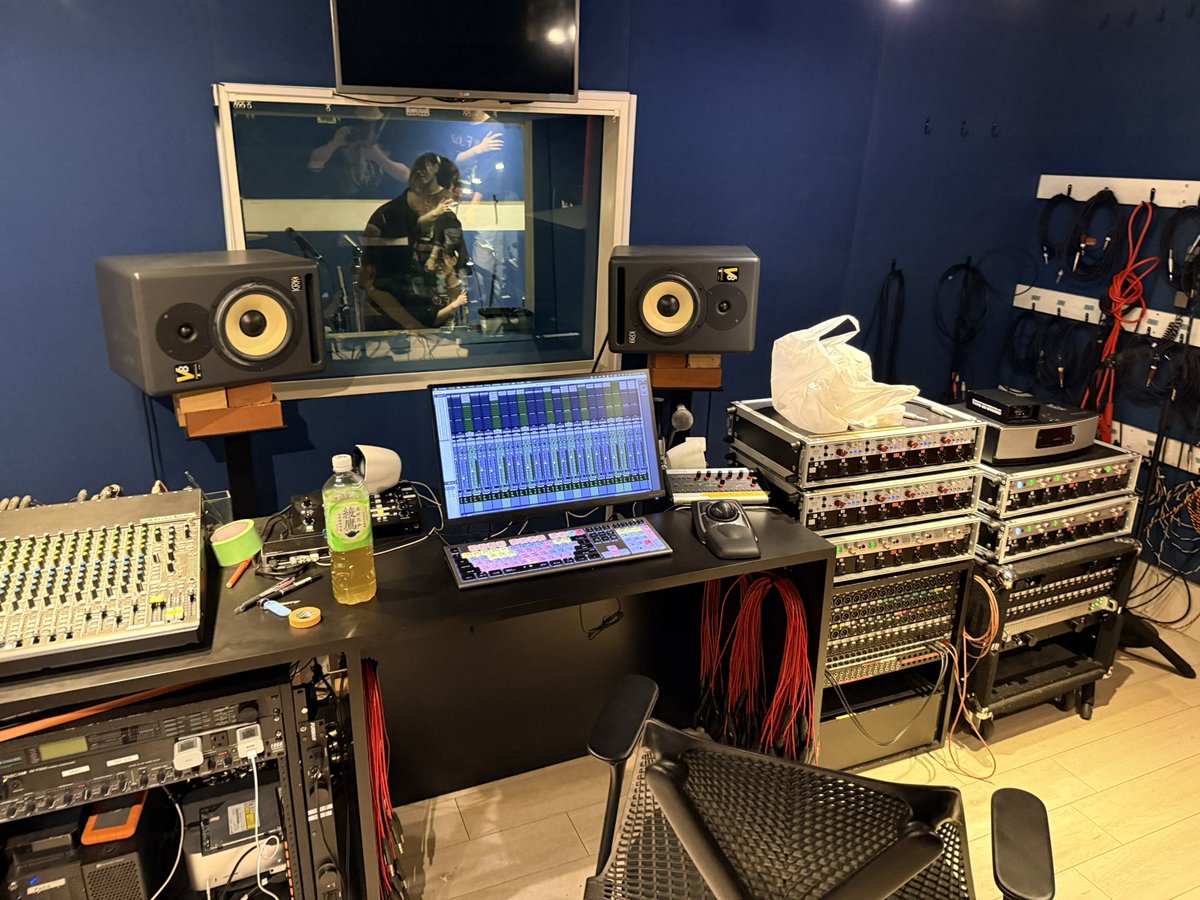 yuga_vocal's tweet photo. 実は少し前にバンド(@Our_story_band )の
1st SingleのRECをしてきました!
Our Story 1st Single
「ヒカリ」
明日、8月12日。
いよいよリリースします。
そして今日は、
久しぶりに歌ってみたも投稿します!
ぜひ聴いてください!
#OurStory https://t.co/YlLP5jy6HQ