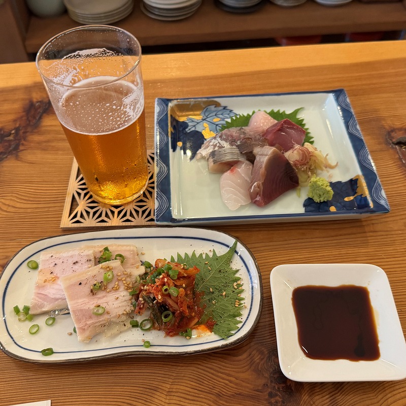 prismwave's tweet photo. 昨日の #昼飲み 🍺
街に出たついでに、買い物とかガチャとかするつもりだったのに、飲むのに忙しくて他の用事をすっかり忘れてた…

#外飲み #日本酒 https://t.co/ohERJ3AryX