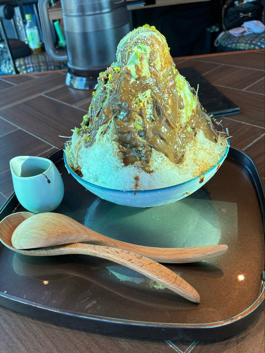 fmaishiteru's tweet photo. つるとんたんで食ったでっかかき氷 https://t.co/pqchAt9bxE