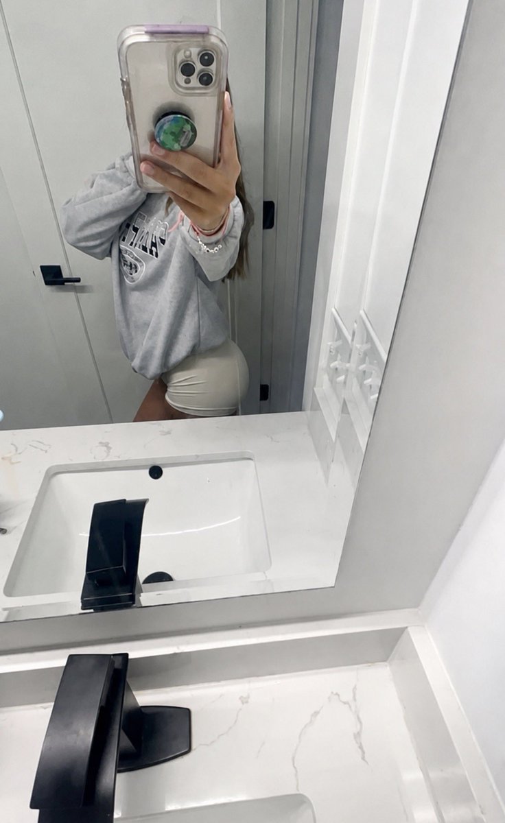 SarahFantasyx's tweet photo. If you have Applepay or PayPal We can Talk 😘🫶🏻 #Findom #Losers #Nsfw #Buyingcontent #Secretseller #Pawg #Cnc https://t.co/EKDc6GBhGK
