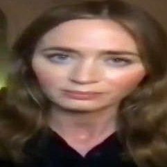 mayfernandes97's tweet photo. comecei assistir oppenheimer só pra ver os 15 minutos de tela da emily https://t.co/EQsV39DqQJ