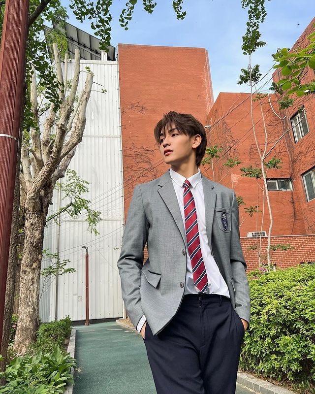 htswjd's tweet photo. ser inocente no es fácil | #joongdunk mini au 🔞

Dunk recibe una confesión inesperada de su compañero Joong el día de su graduación. Era la primera vez que alguien le declaraba su amor, confundido, acepta salir con él, más por compasión que por convicción. https://t.co/cEkvpgTcZT