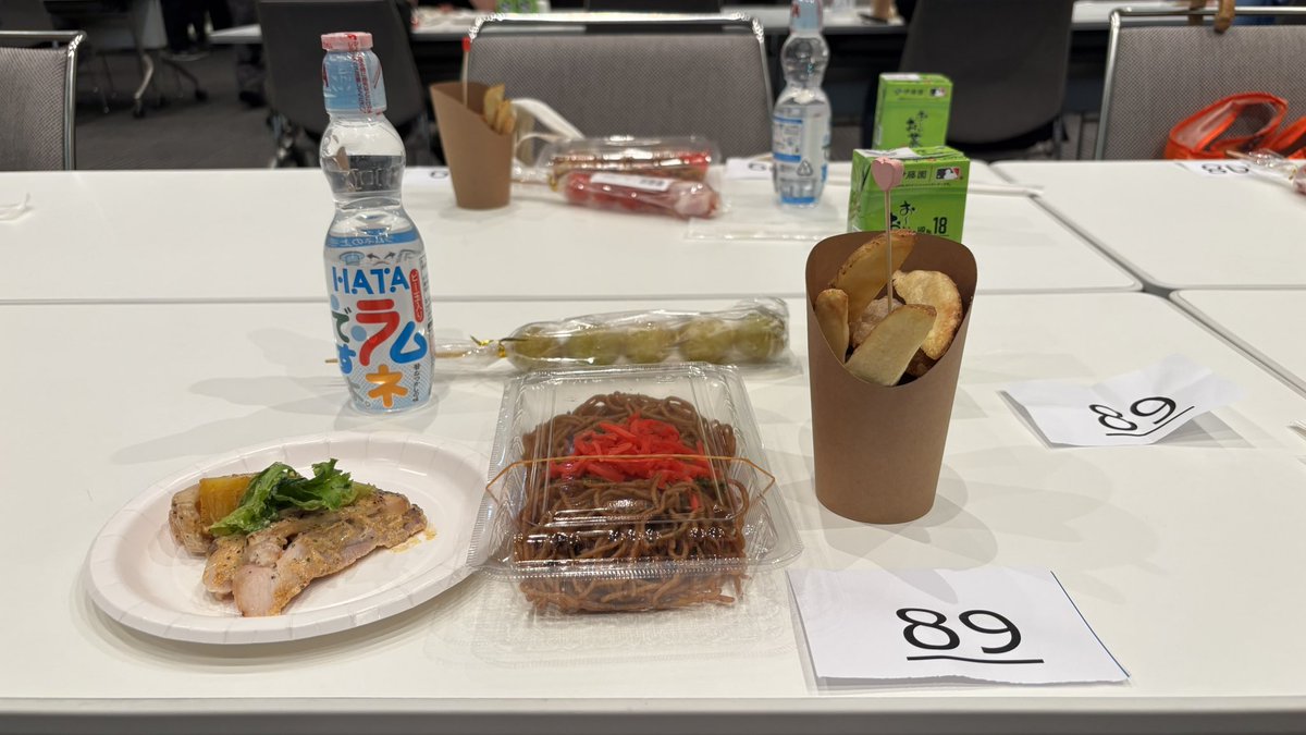ownersmental's tweet photo. 夏季休暇DAY4
in 幕張メッセ 国際会議室
ホワスピサマー2026 夏の大特典会🎶

CHOCO Presentsホワスピと縁日♡
屋台飯集めました！
思ってたより豪華でびっくり😳

#ホワスピ https://t.co/MDcipmiJ4c