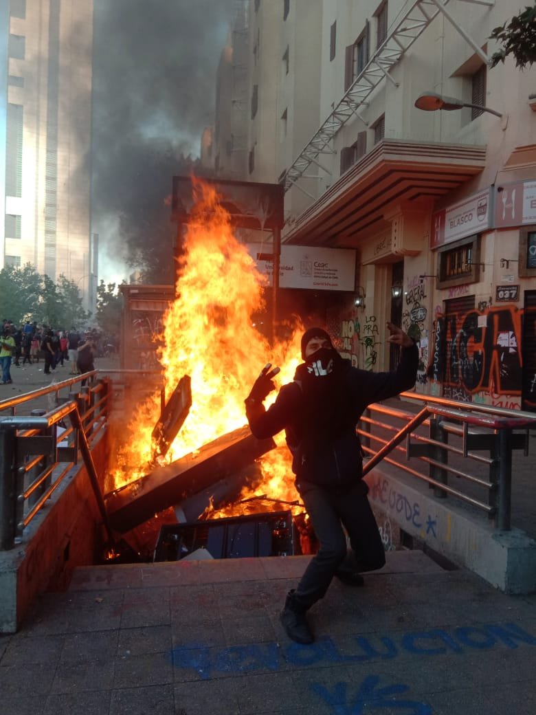 neoliberalchile's tweet photo. #NACIONAL🚨Comisión de Seguridad de la Cámara de Diputados aprueba proyecto que crea el Registro Nacional de Vándalos.

La izquierda votó en contra. https://t.co/IrknJJmMeZ