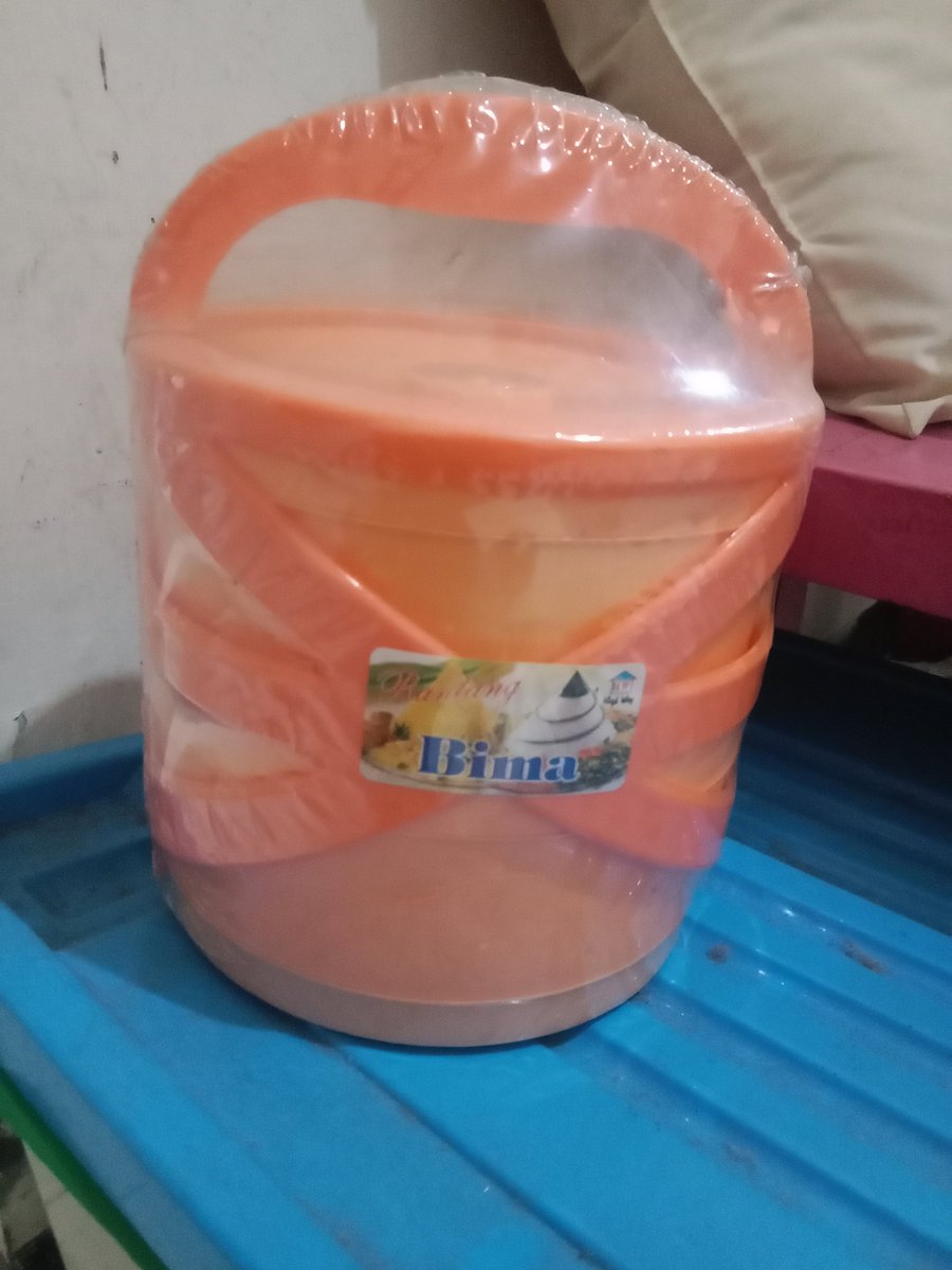 alsaafia24's tweet photo. @unicefess Galon 20k , panci New 25 , tantang plastik 10k Wa 088215406763 lok kalisegoro https://t.co/loFUt4Hyj6