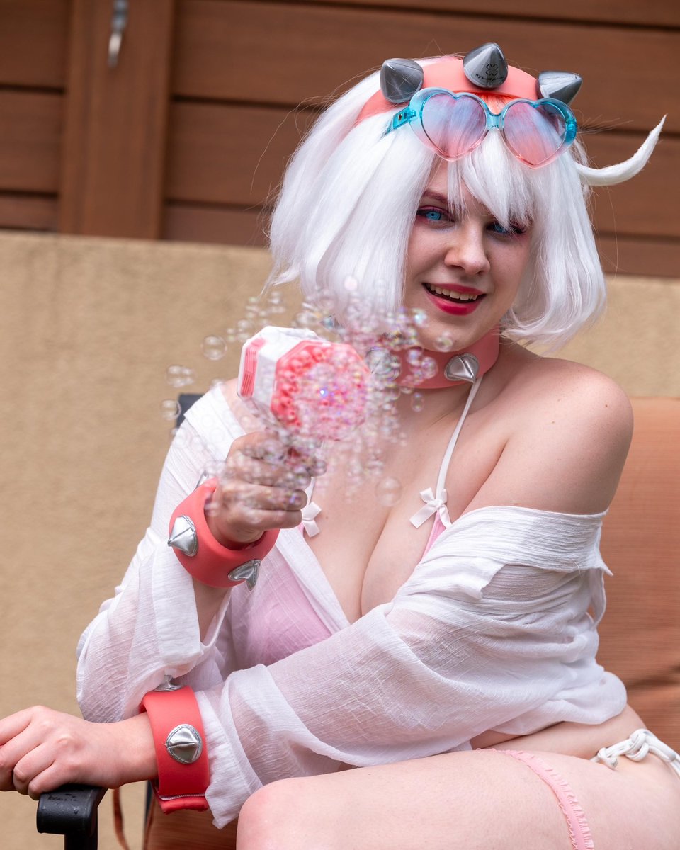 HevenLEEmercury's tweet photo. I got more pictures from my pool Elphelt cosplay back
I want all of you to know my friend put on the worst music ever while taking these
He just put on believer and it auto played to worse and worse stuff like jt 
I had to listen to heathens three times in that day💀 https://t.co/LFoPF5oMvN