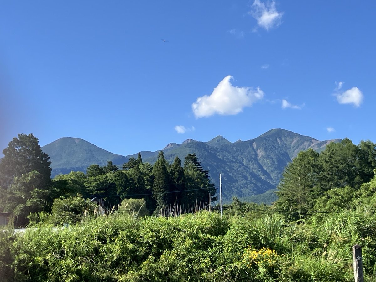 nezuusa1's tweet photo. 山の八月。
空高く八ヶ岳ブルー！ https://t.co/2KRRSSIZA2