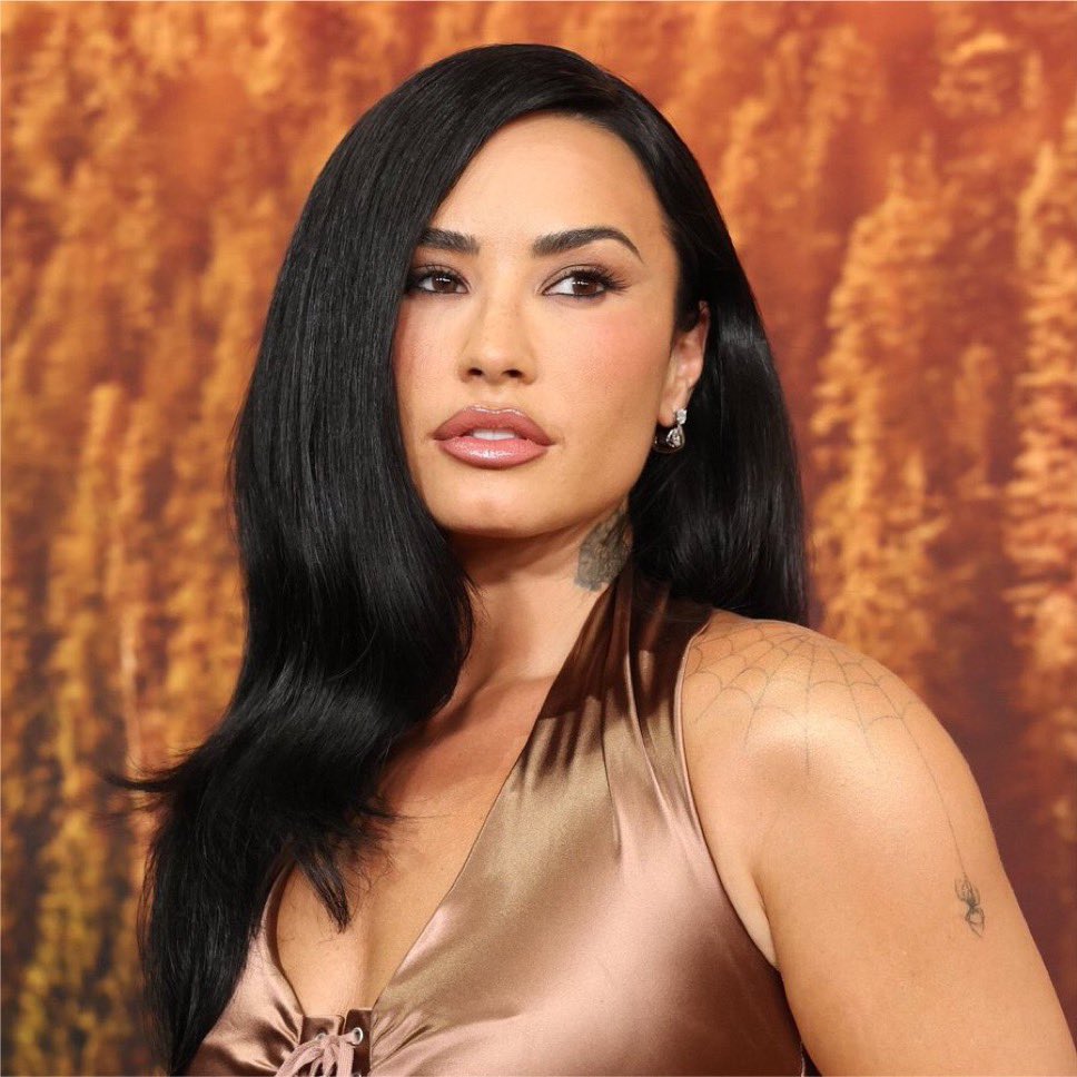 theholydemi's tweet photo. there's something so beautiful and emotional about growing up with demi lovato and seeing her live so many lives and coming out of it better than ever and paying tribute to where it all began. my disney girl forever. https://t.co/E3cBV2vvlz
