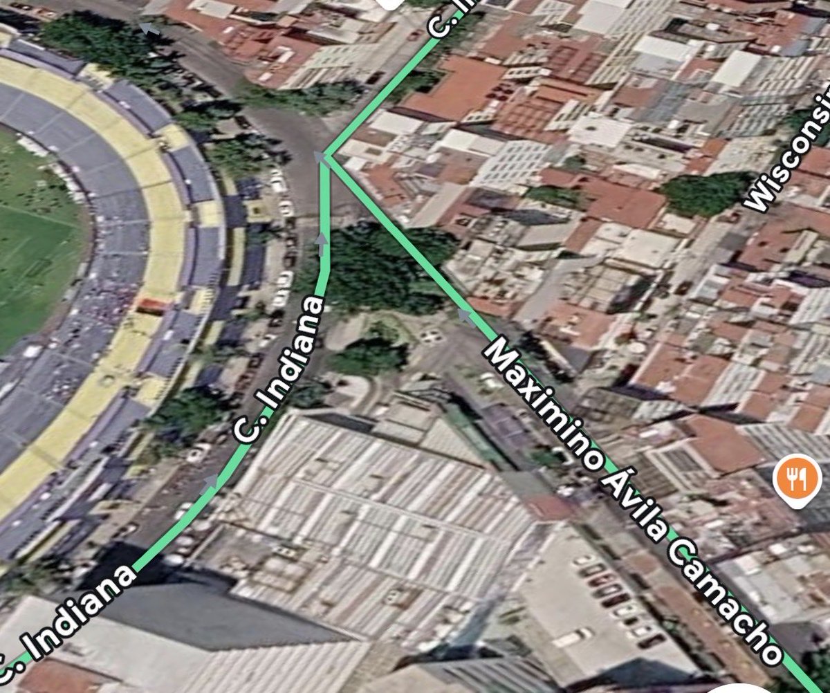 krlos_79's tweet photo. @BJAlcaldia @LaNapolesCdMx @TecStudentPosts baches cada vez más grandes en los alrededores del estadio Cd. de los Deportes y hace poco que pavimentaron justo ese tramo. Calle Indiana casi esquina con Maximino Ávila Camacho. https://t.co/FZzPQuWuvh
