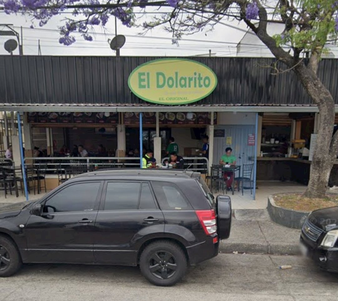 EmergenciasEc's tweet photo. Terrible!!
El ARCSA Clausuró el restaurante El Dolarito  en la sector de La Garzota tras un hallazgo alarmante de insalubridad:
​Cucarachas acicalándose y moscas sobre los platos preparados.
​Heces de roedor esparcidas por el suelo de la cocina.
​Utensilios de comida reutilizados sin lavar y restos de almuerzos guardados.
​Congeladores extremadamente sucios y mostradores pegados con cinta.
​Que un almuerzo sea económico no justifica poner en riesgo la salud pública. 🛑🍽️