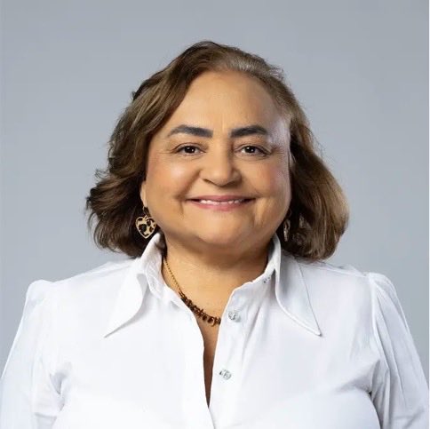 NewsLiberdade's tweet photo. 🚨URGENTE - Lúcia Viana, candidata a vice-governadora do Tocantins pelo PSOL, declara ao TSE que sua Fiat Strada 2007 custa R$ 15 milhões https://t.co/THSNLGfC02