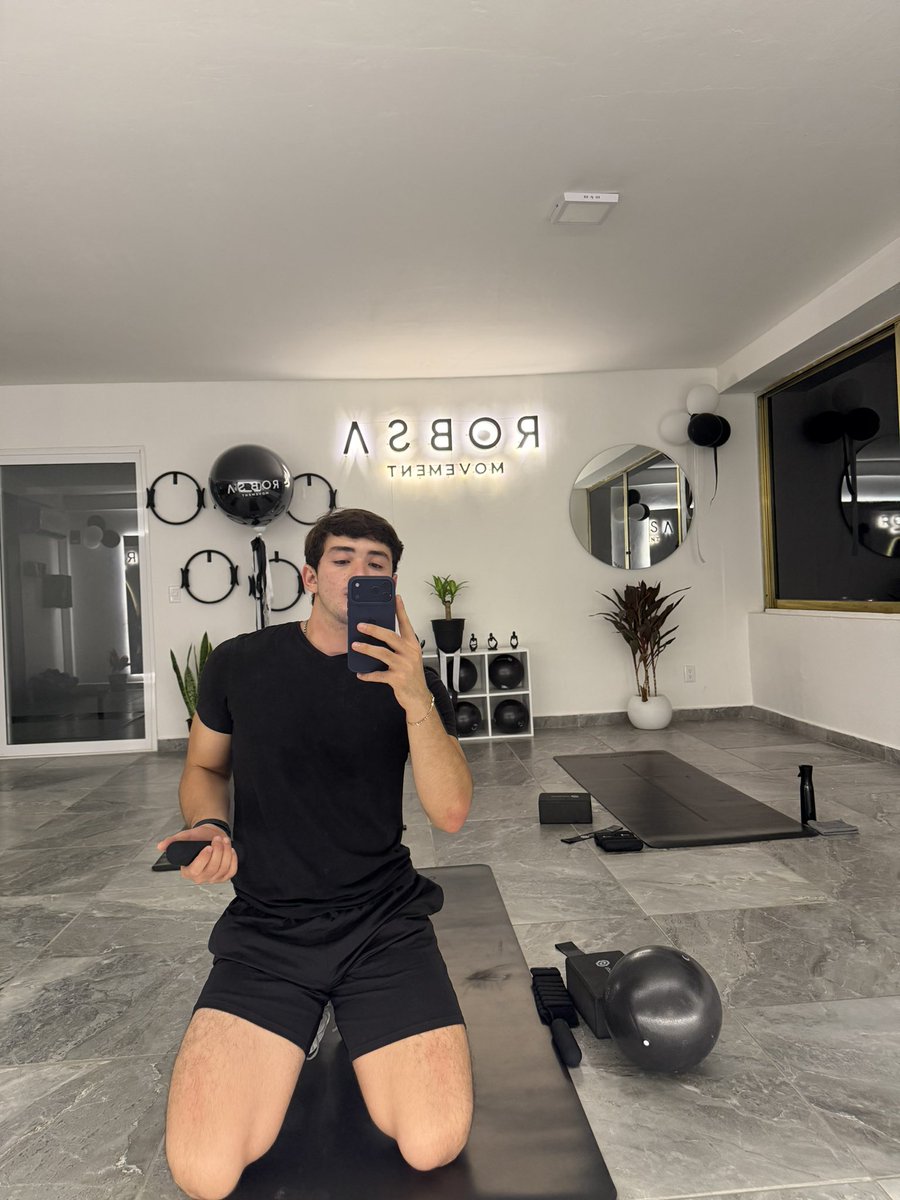 joserobsaa's tweet photo. 📍Guadalajara 
ya reservaron? 👀 https://t.co/JeluVnCH5o https://t.co/F8GNQRDbga
