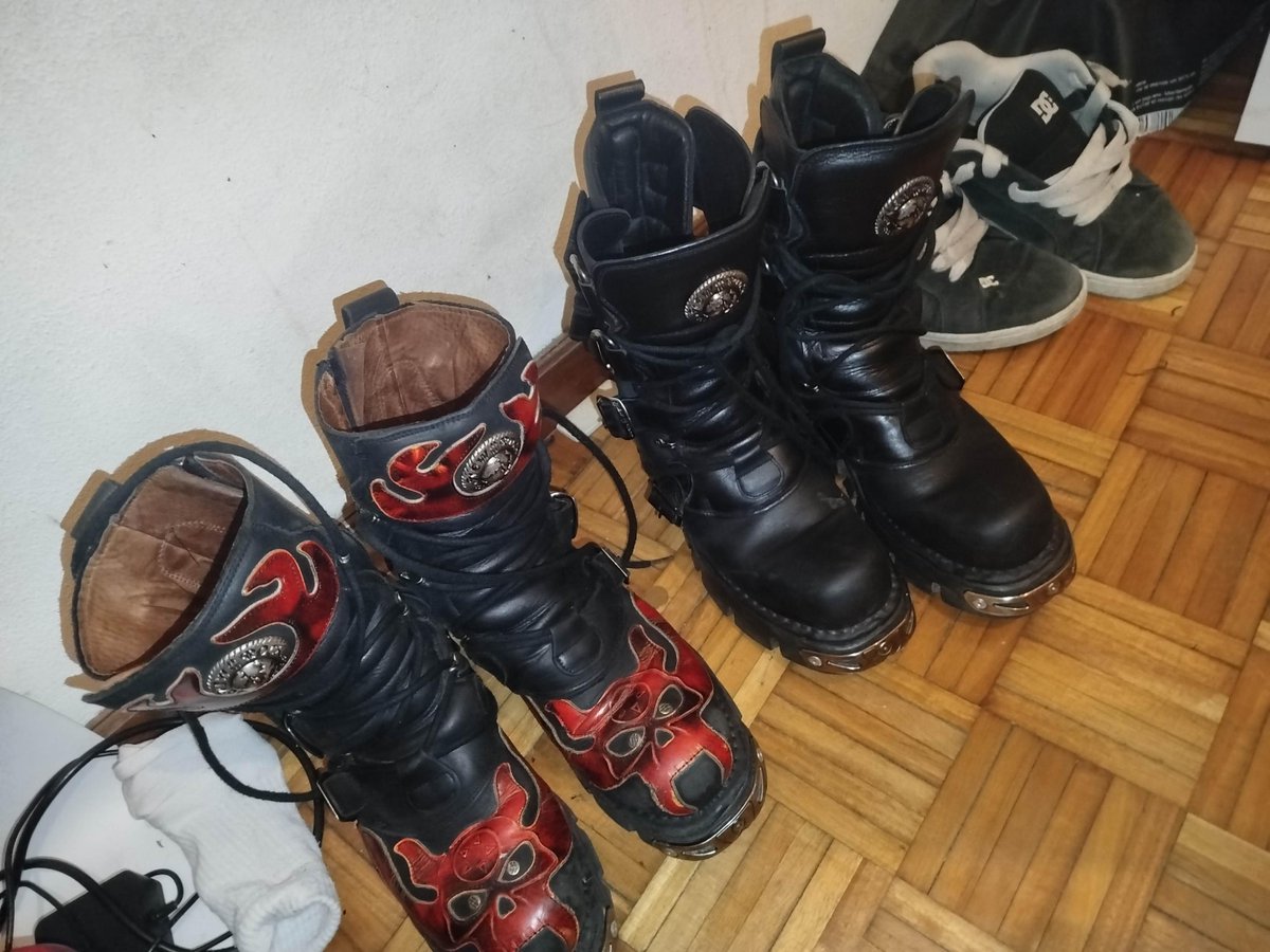 linkyyiy64y's tweet photo. minha coleção de new rock xD https://t.co/iUcx6Hc799