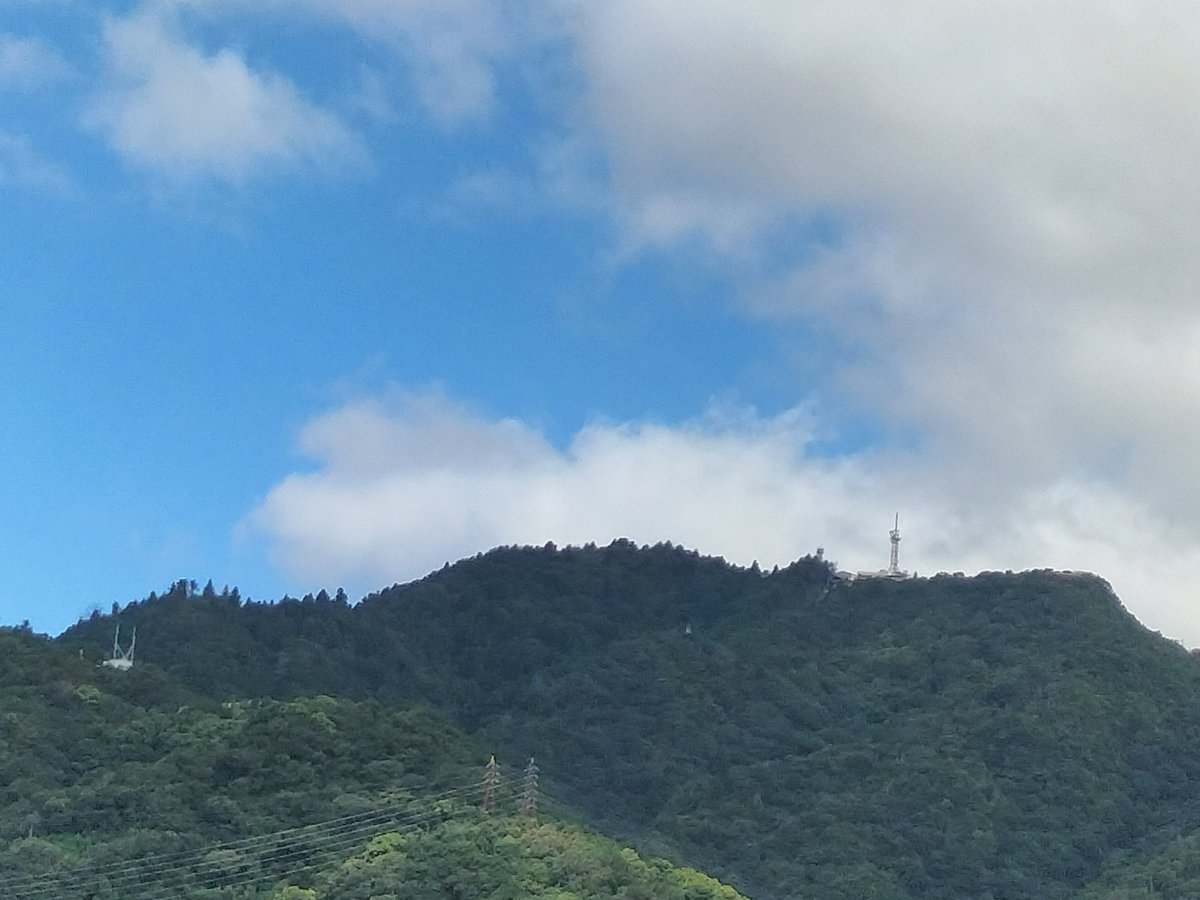 hiyamada0331's tweet photo. 22回目の #摩耶山🏕晴です✨台風🌀来てますね。そのせいなのか凄く涼しいです😊今日は山の日。恒例の穂高湖イベントは開催が無いようです。残念😞 #阪神タイガース 今日から巨人3連戦。勝てぇー！
 #掬星台 #摩耶花壇 #錦鯉 #旧摩耶観光ホテル https://t.co/KKOFizUuj2