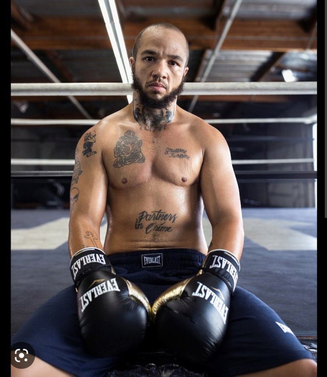 KirstiMiller30's tweet photo. @madmaxipads The only trans athlete to ever win a pro boxing match is a XX trans man. https://t.co/jgqOpQg7lD