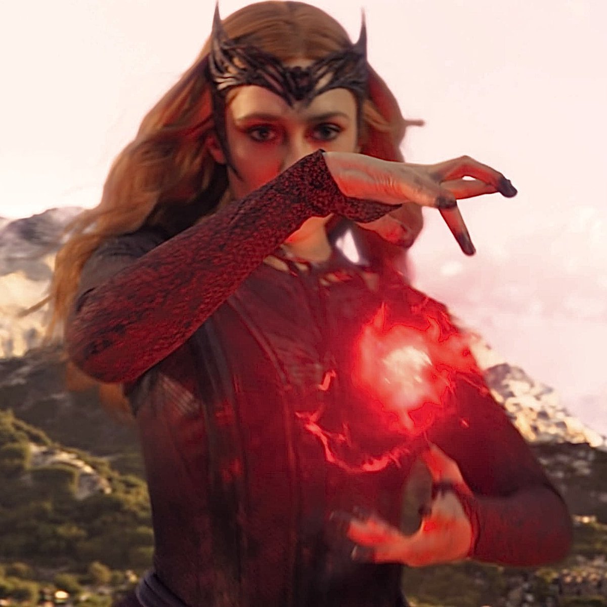 itsjustanx's tweet photo. Chris Evans chooses the Scarlet Witch as his first pick for an Ultimate Avengers team in the MCU. 

“You’d be a fool to not start with Scarlet Witch, just based on the power.” https://t.co/9xuyqVnPuf