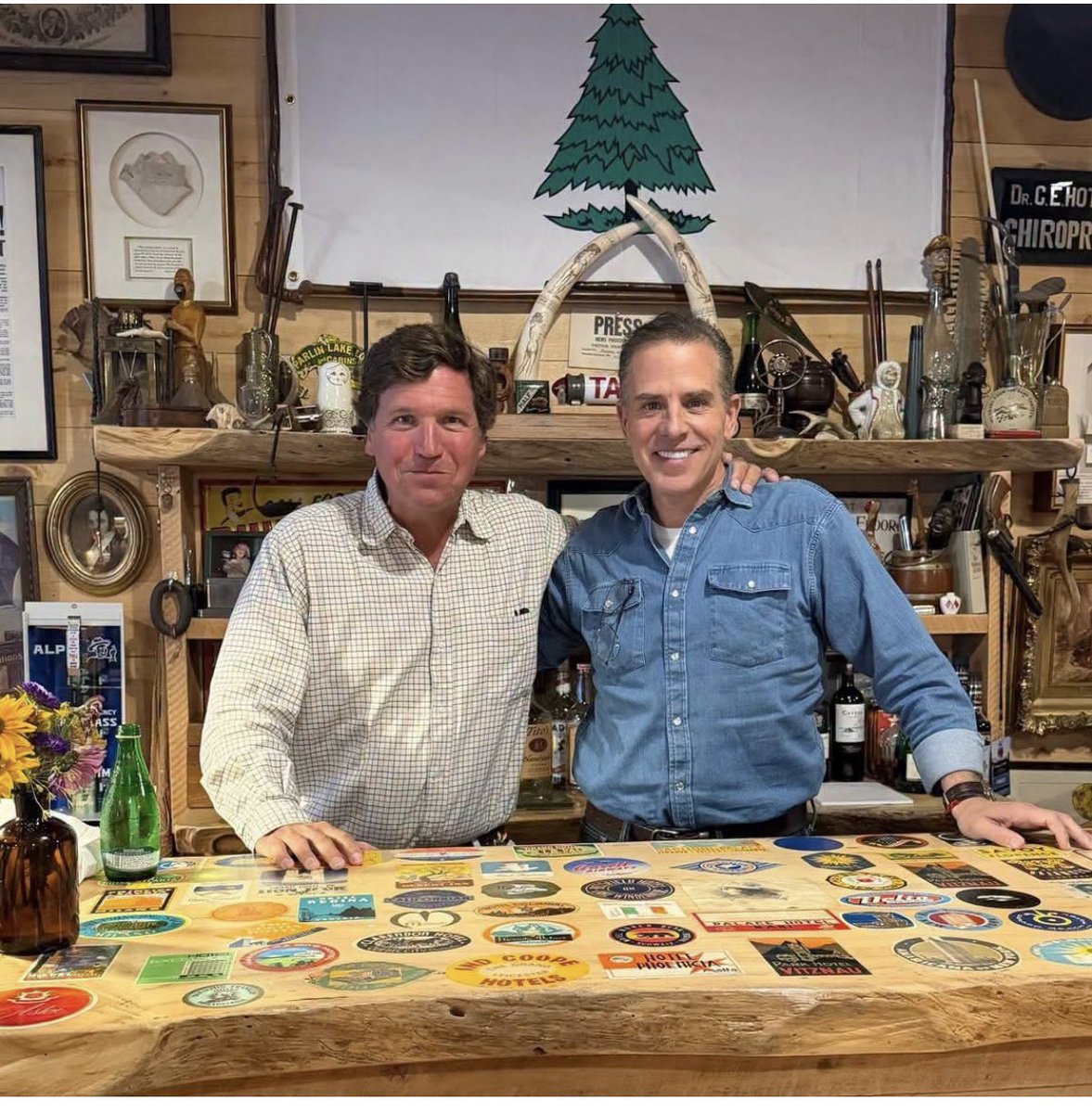 Godfatherparte2's tweet photo. If you’re still a Tucker Carlson fan now might be a good time to reevaluate!

Here he is with new buddy, Hunter Biden!🤬

👎🏻👎🏻👎🏻👎🏻👎🏻👎🏻👎🏻👎🏻👎🏻👎🏻👎🏻 https://t.co/eMHLC9FCpH