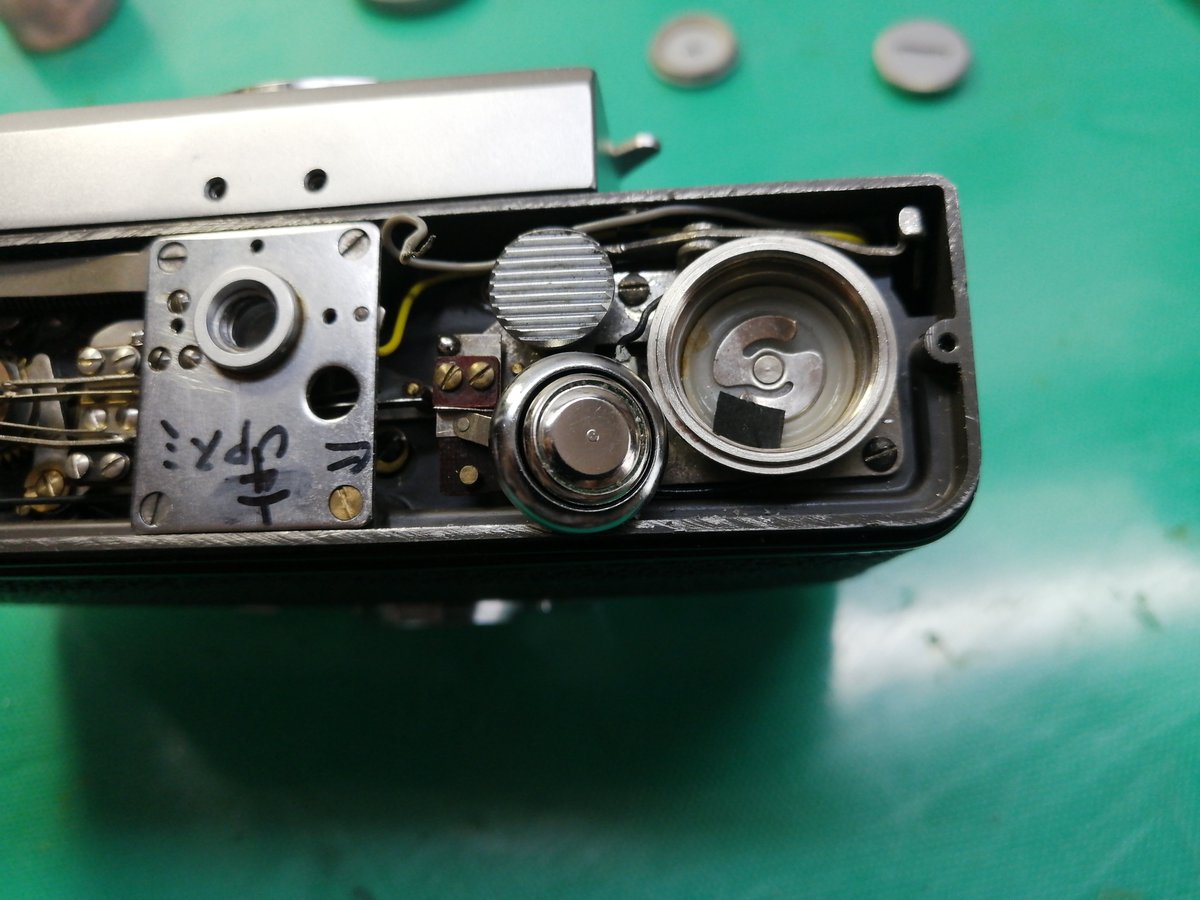 classicalcamera's tweet photo. LR電池だと大きさがだめか。 https://t.co/45ibQSCEOr