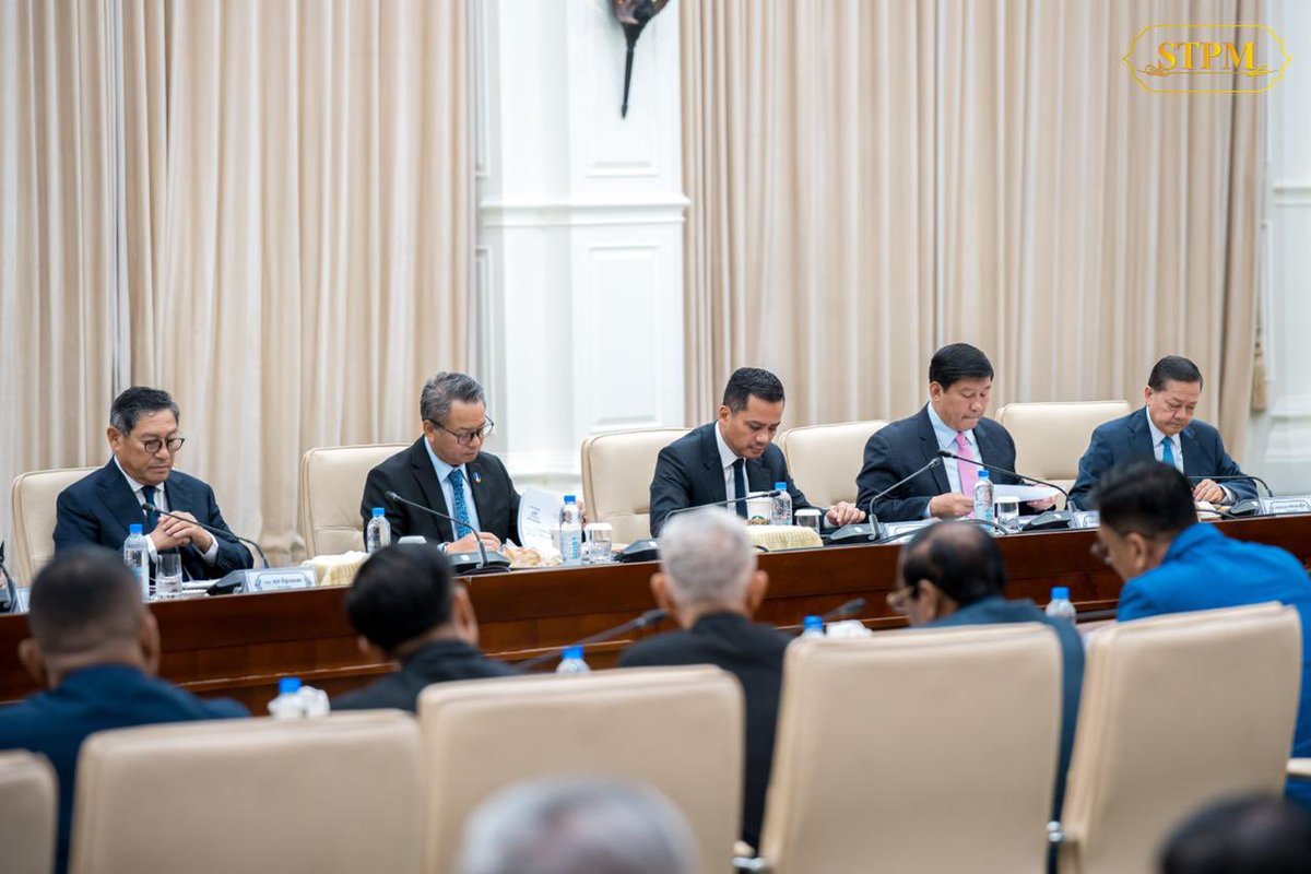 Dr_Hunmanet_PM's tweet photo. ដឹកនាំកិច្ចប្រជុំប្រចាំឆមាសលេីកទី៥​ របស់ឧត្តមក្រុមប្រឹក្សាពិគ្រោះ និងផ្តល់យោបល់ ដើម្បីពិភាក្សាការងារ និងផ្លាស់ប្តូរយោបល់ នៅវិមានសន្តិភាព។

រាជធានីភ្នំពេញ ព្រឹកថ្ងៃអង្គារ ទី១១ សីហា ២០២៦

#ហ៊ុនម៉ាណែត #Hunmanet #កម្ពុជា #cambodia #សន្តិភាពនៅកម្ពុជា #Peaceincambodia