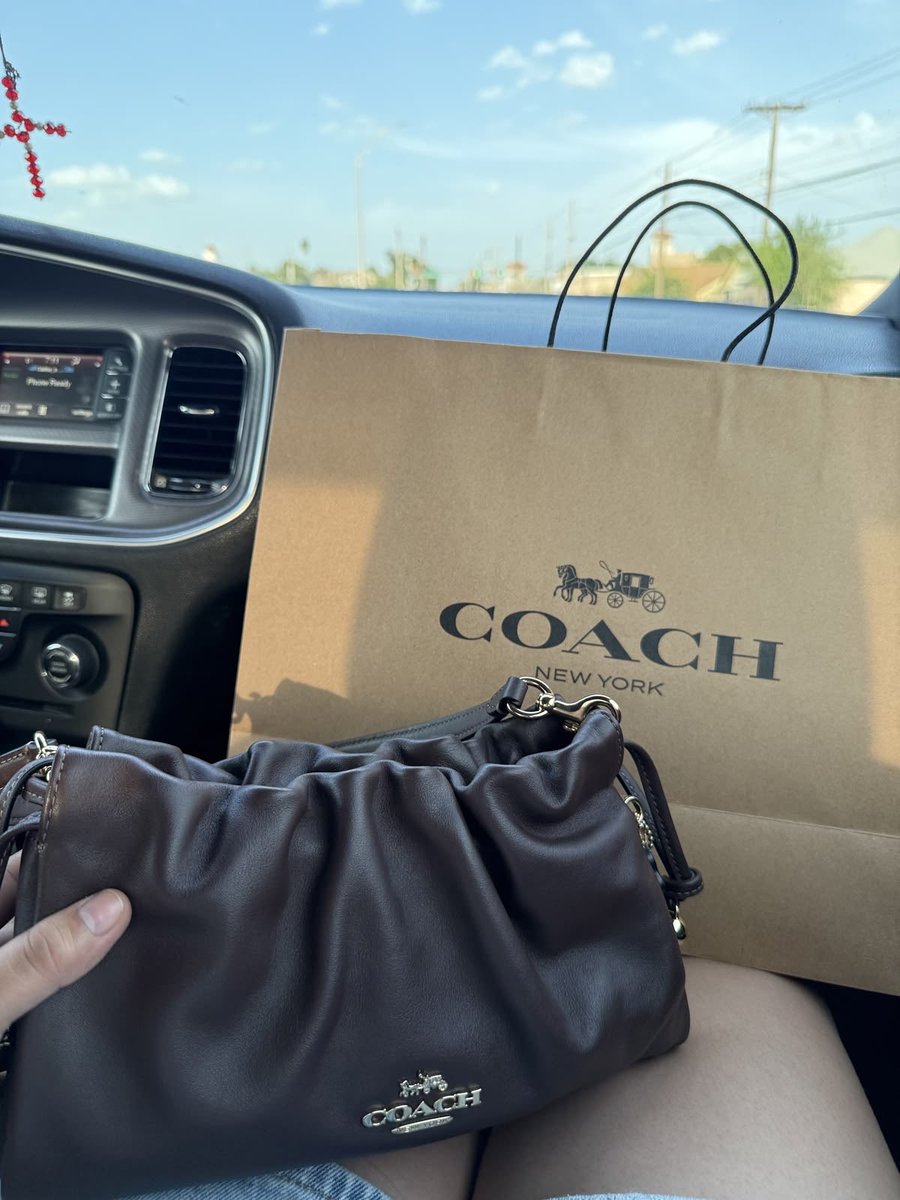 blunttteddd's tweet photo. What my pay pig got me still wasting enough 😒 https://t.co/6auNpHKg78