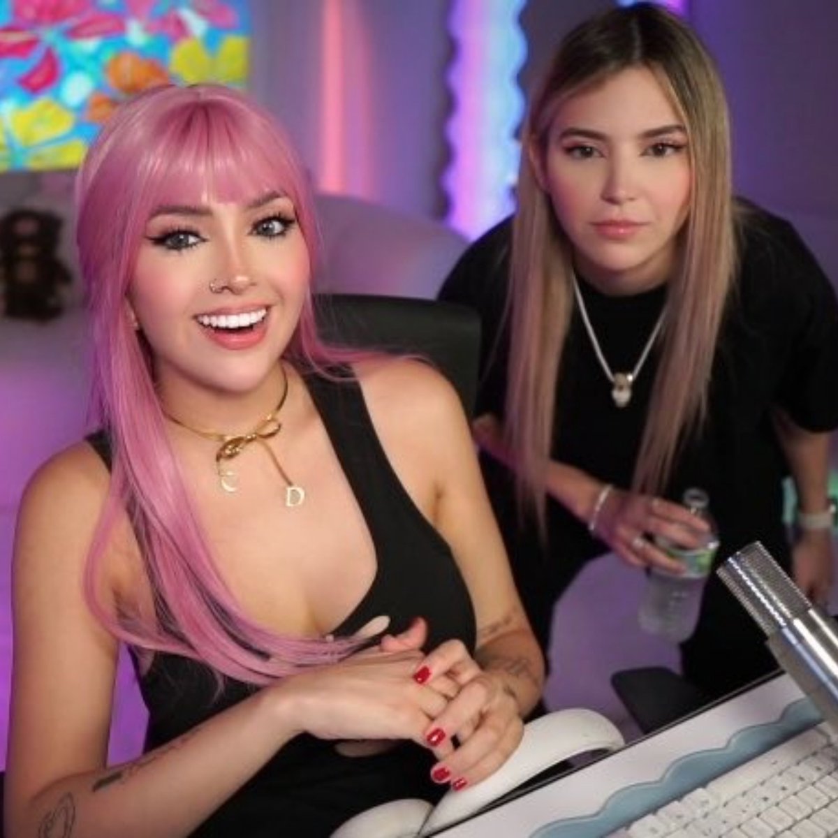patitoluni's tweet photo. ellas realmente son éstas <3 https://t.co/MHJFtbLE7j