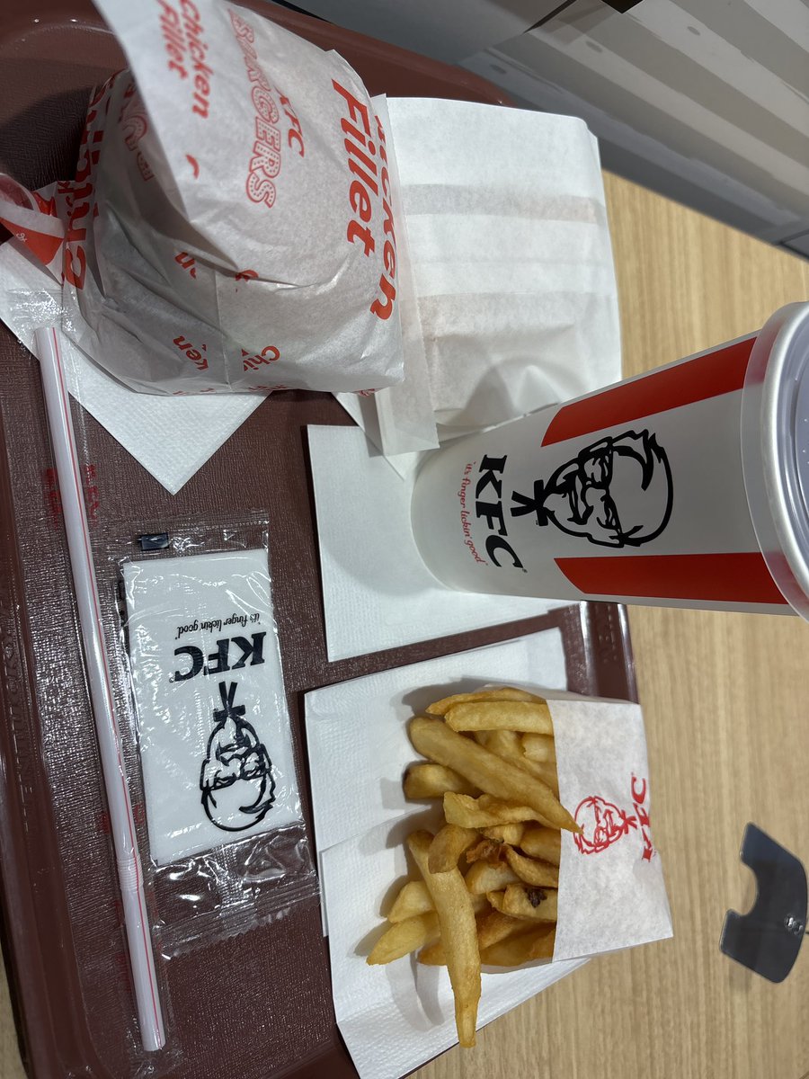 sqgaj15's tweet photo. 昨日のお昼と今日のお昼
落差()
技能教習緊張しました😵‍💫 https://t.co/T1FKMYM2lm