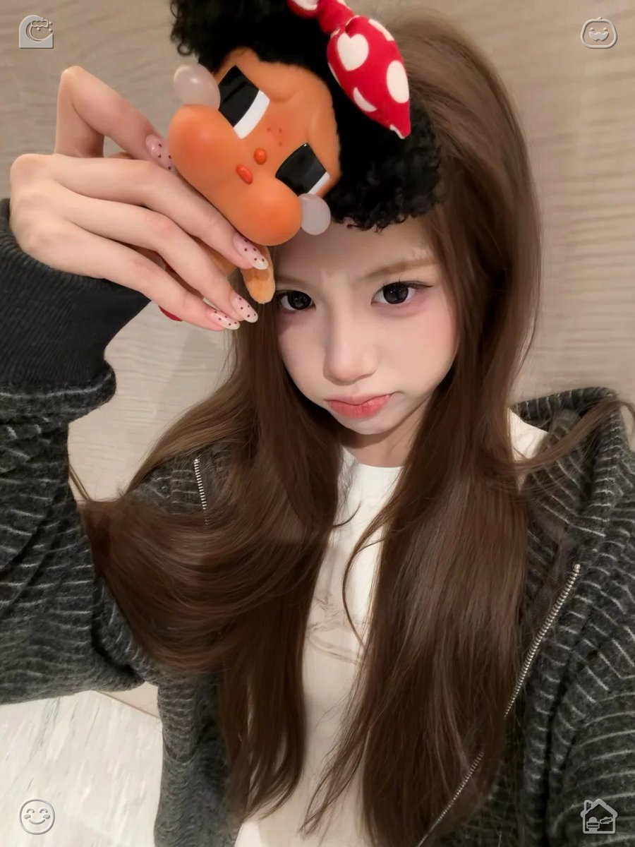 isoo_celik's tweet photo. Being surrounded by a sea of blossoms stirs a deep appreciation for beauty within. The vibrant, unspoiled landscape heightens one's perception of aesthetics and fosters a greater regard for all things lovely. Baked Carrot Chips The carrot is orange https://t.co/STaVJyR1Jj