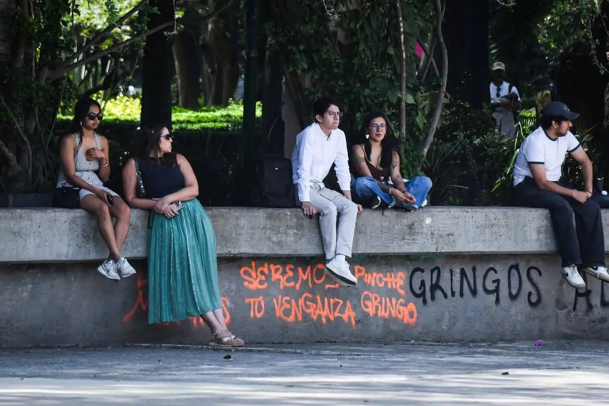 contralinea's tweet photo. Justicia más rápida y prevención, puntos esenciales para combatir el despojo en CDMX
Darren García (@Darren_Contra)
Esta semana, el gobierno la #CiudadDeMéxico junto con la #Fiscalía capitalina y el #PoderJudicial local anunciaron una serie de medidas para #combatir el delito de #despojo de propiedades inmobiliarias. Entre éstas, destacan la reducción de tiempos en la #ImparticiónDeJusticia y las campañas de #prevención, en las que se expondrán los #ModusOperandi de los grupos que están despojando para que la población no caiga en trampas o riesgos
A fin de combatir de manera integral el despojo de propiedades inmobiliarias, el gobierno de la Ciudad de México, la Fiscalía capitalina, notarios y el Poder Judicial local presentaron una serie de medidas para agilizar los tiempos de respuesta en materia de impartición de justicia; también se acordó realizar las campañas de #concientización necesarias para prevenir el delito. Ello, porque el problema podría estar afectando a miles de familias que viven en la entidad.
El eje prioritario está en los tiempos de respuesta. Al respecto, las autoridades señalaron que, una vez dictaminado cada caso como despojo, actuarán para poder restituir la propiedad en un plazo máximo de 15 días. Asimismo, la jefa de gobierno capitalina, @ClaraBrugadaM, prometió que la judicialización de los delitos se llevará a cabo en 30 días, con lo que se atenderá una de las principales demandas de las personas afectadas en la entidad...
Lee la información completa en: https://t.co/NHKzXpQuMg
#Contralínea #PeriodismodeInvestigación
👇🏼Encuentra toda la información en👇🏼
https://t.co/IwdMAg8pFj