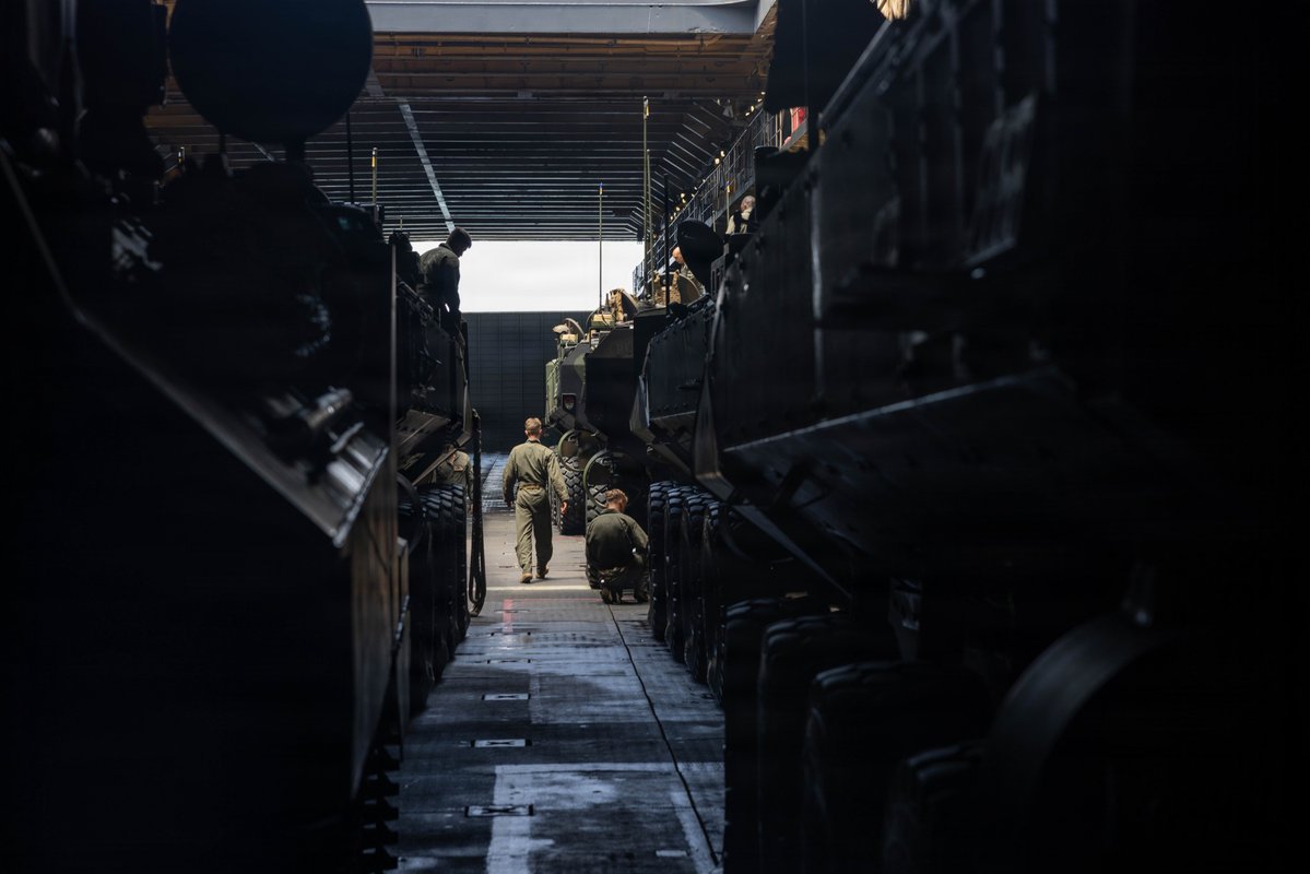 USMC's tweet photo. #Marines with the 1st Marine Division take part in Quarterly Underway Amphibious Readiness Training 26.4 off the coast of California. 

QUART is a joint training exercise that strengthens amphibious readiness through realistic maritime training, sharpening the warfighting skills of Marines and Sailors to prepare them for crises and to fight west of the International Date Line.

#MarineCorps #USMC #SemperFi #Military