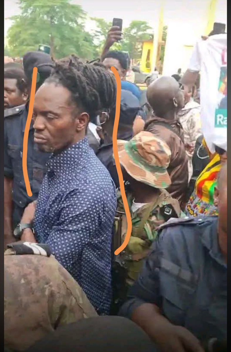 DelphineSankara's tweet photo. 🔴Mali🇲🇱/#Ras_Bath est pauvre mentalement et ceux qui l’encensent dehors ne lui apportent aucun soutien financier en prison; n’aggravez pas son cas.

—. Qu’on le libère; il fait pitié. Aucuns aboiements n’entraveront plus la marche de ce pays.
Il va se calmer diagoya !!! https://t.co/XamZx8K5a1