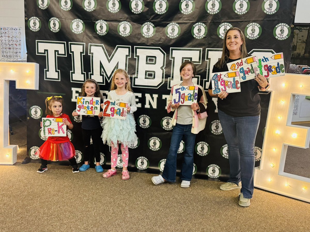 JEANNICOLE06's tweet photo. 💚 We had an amazing turn out at @HumbleISD_TE 26-27 Meet The Teacher! We enjoyed meeting all the families and sharing smiles!!! Welcome back and we’ll you on Wednesday morning! 💚 @HumbleISD @katepeters29 #LeadWithHeart #WatchUsGrow https://t.co/oxOWxMKVn8