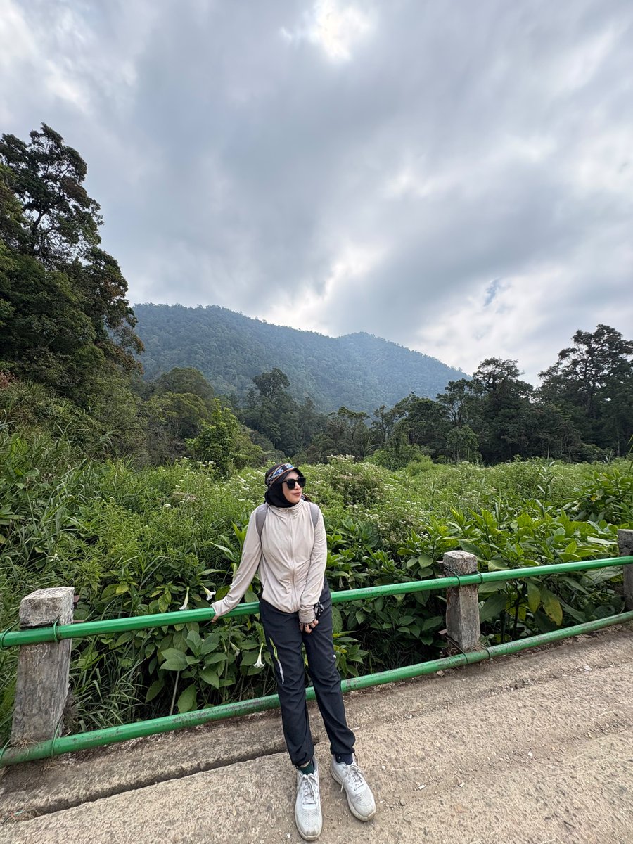 nyqueennr__'s tweet photo. Menghirup udara segar dulu walau kaki lemes tetap dibawa enjoy https://t.co/R7uRRG6Asw