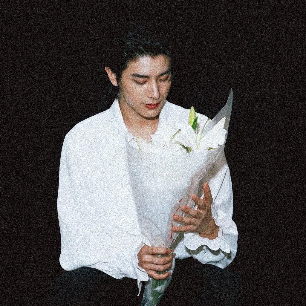 simjaeuni's tweet photo. vampire boyfriend 💐 #제이크 #JAKE https://t.co/Id3X38aEq4