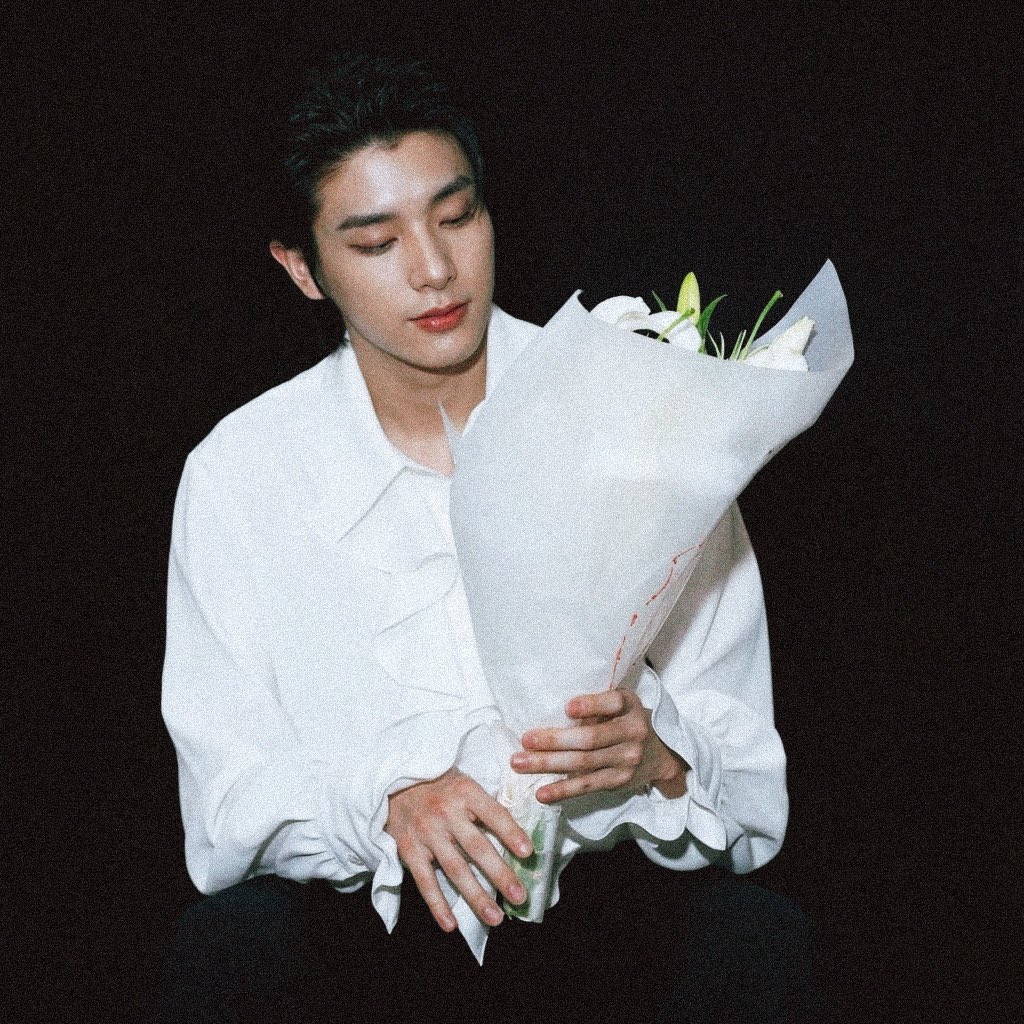 simjaeuni's tweet photo. vampire boyfriend 💐 #제이크 #JAKE https://t.co/Id3X38aEq4