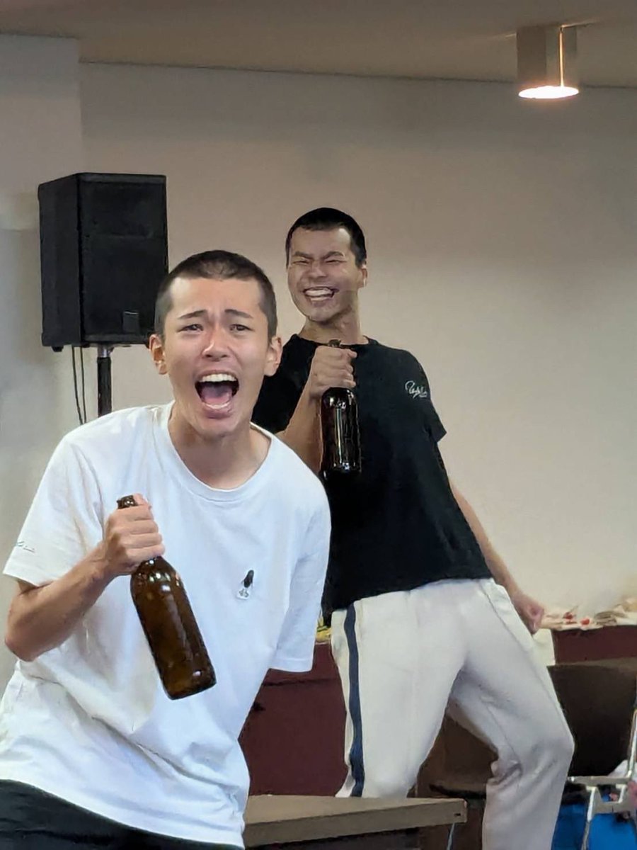 kazz_nishikiori's tweet photo. 稽古場通しが昨日終了。
岩永君もロケ先から帰って、その足で来てくれました。
充実の総ざらいだったと思います。
セットも殆ど無し。
人間の力が作る素朴な舞台を、お時間あれば是非観て頂きたいです。
#あゝ同期の桜
#日本橋三越劇場
#木更津かずさアカデミアホール https://t.co/zFR3VxiAw6
