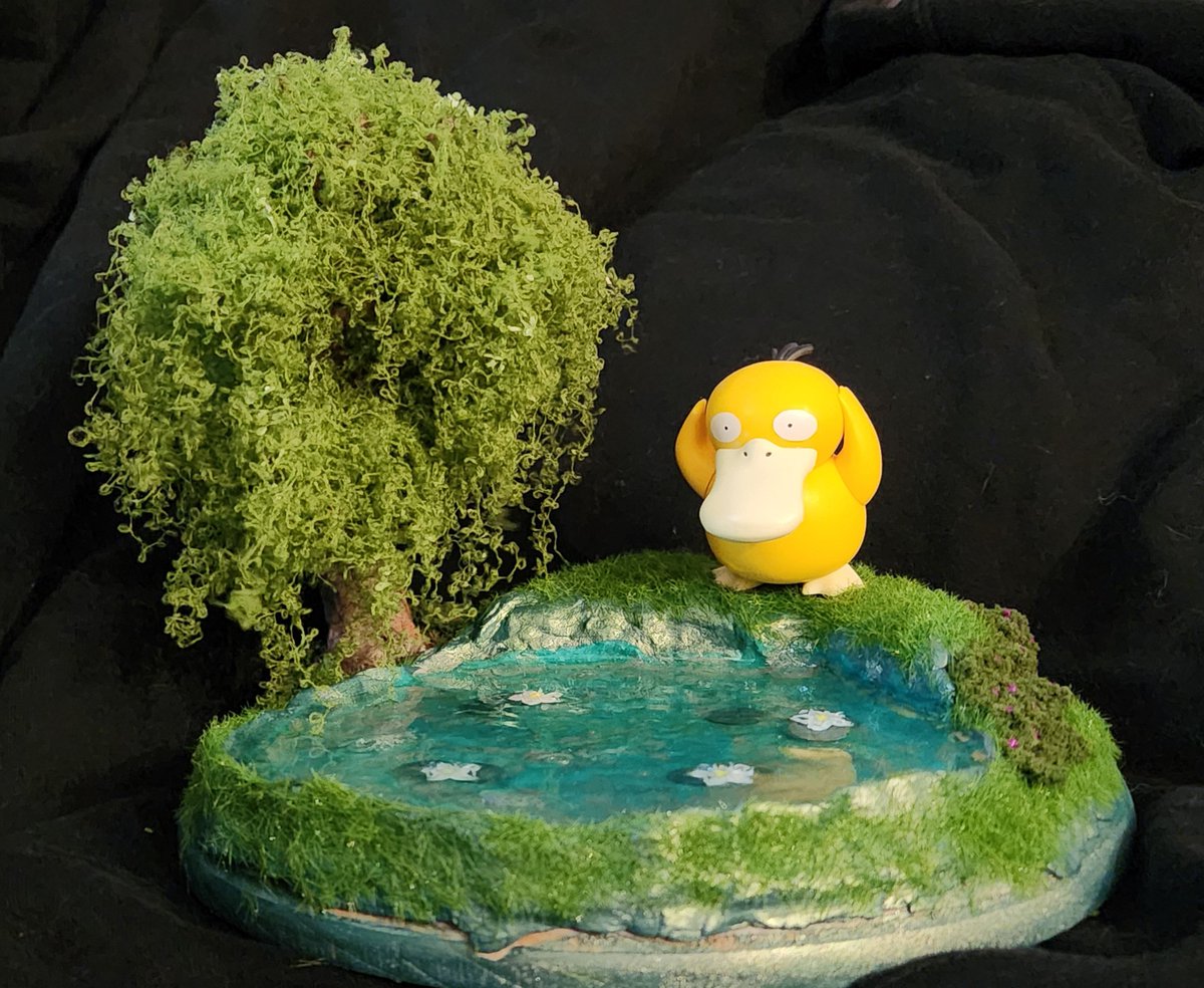 kamiyu910's tweet photo. I wanted to sell the Psyduck diorama I made, but my husband loves it too much, so now I'm not sure i should 😆 https://t.co/s9LA3OYrLF