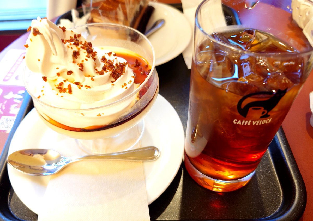 _CLOVER_LOVE_'s tweet photo. 昨日はリハビリがてら
カフェ・ベローチェへ
プリンの上にソフトクリームあって美味しい😋
あとコップに黒猫がいてかわい✨🐈‍⬛☕

ここ数日歩きたくなくなるくらい痛みがあったけど、今日はサポーターつけなくても調子がいいのが嬉しいね😊 https://t.co/VT29mCda0J