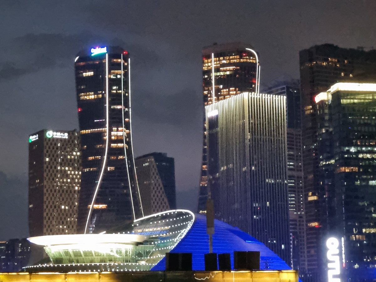 SweetDardo's tweet photo. @JulienChieze Nous sommes en chine pour nos vacances d'été,  c'est le futur sur plein de domaines. Et les chinois sont des gens très aimables, curieux et efficaces. https://t.co/CPoKCpEbBa