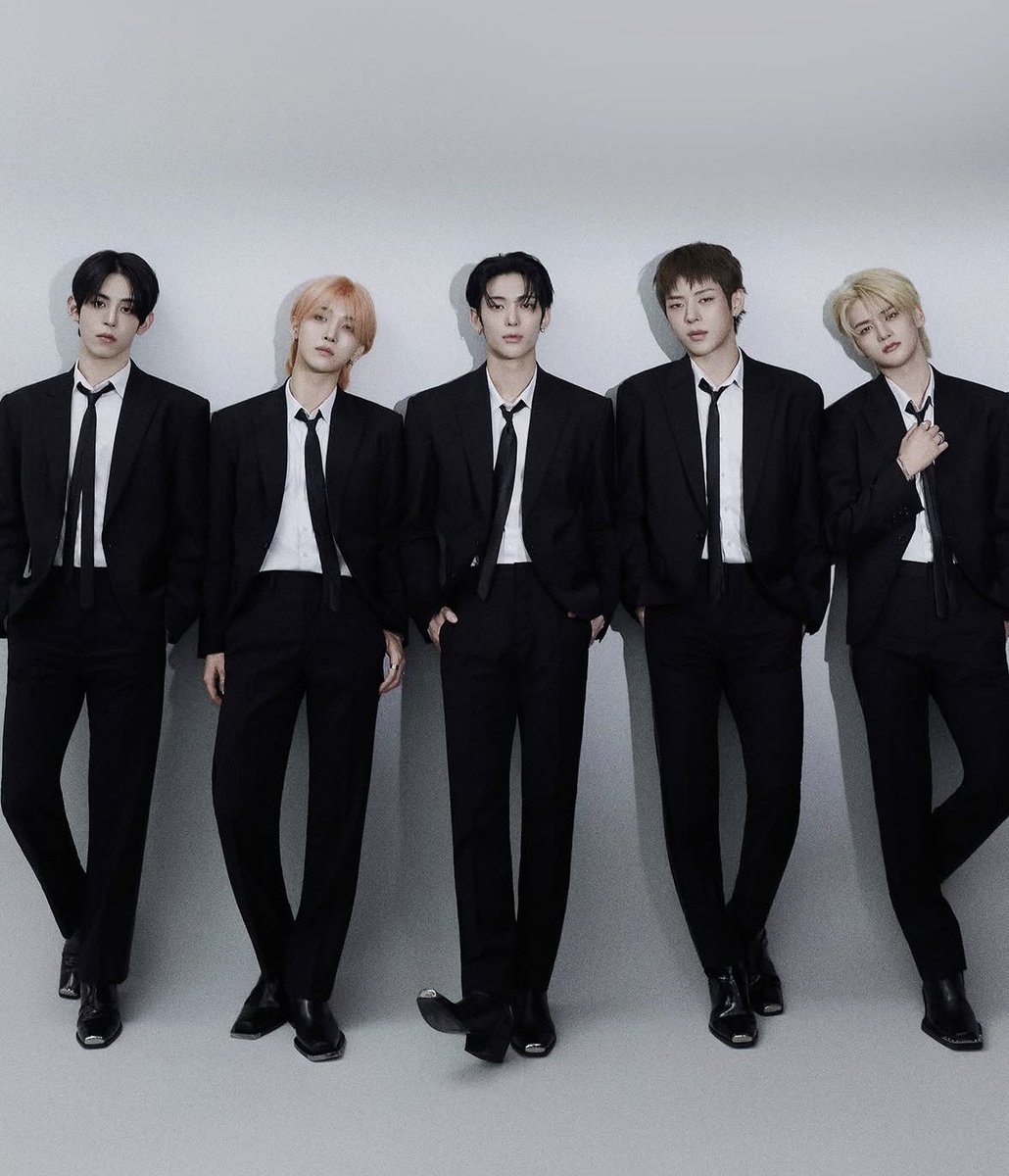 luv_seongminhee's tweet photo. #NOWZ and #DXMON !!!!
everyone forgot about dxmon after jo left 😭 https://t.co/MnG4oOEs0j