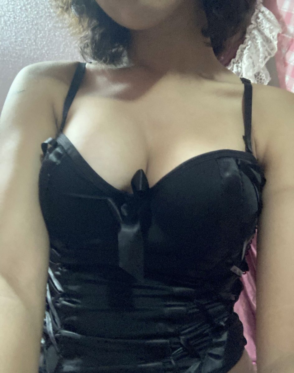 Gabixoxd's tweet photo. This corset… insanity… https://t.co/B4iNtorbL5