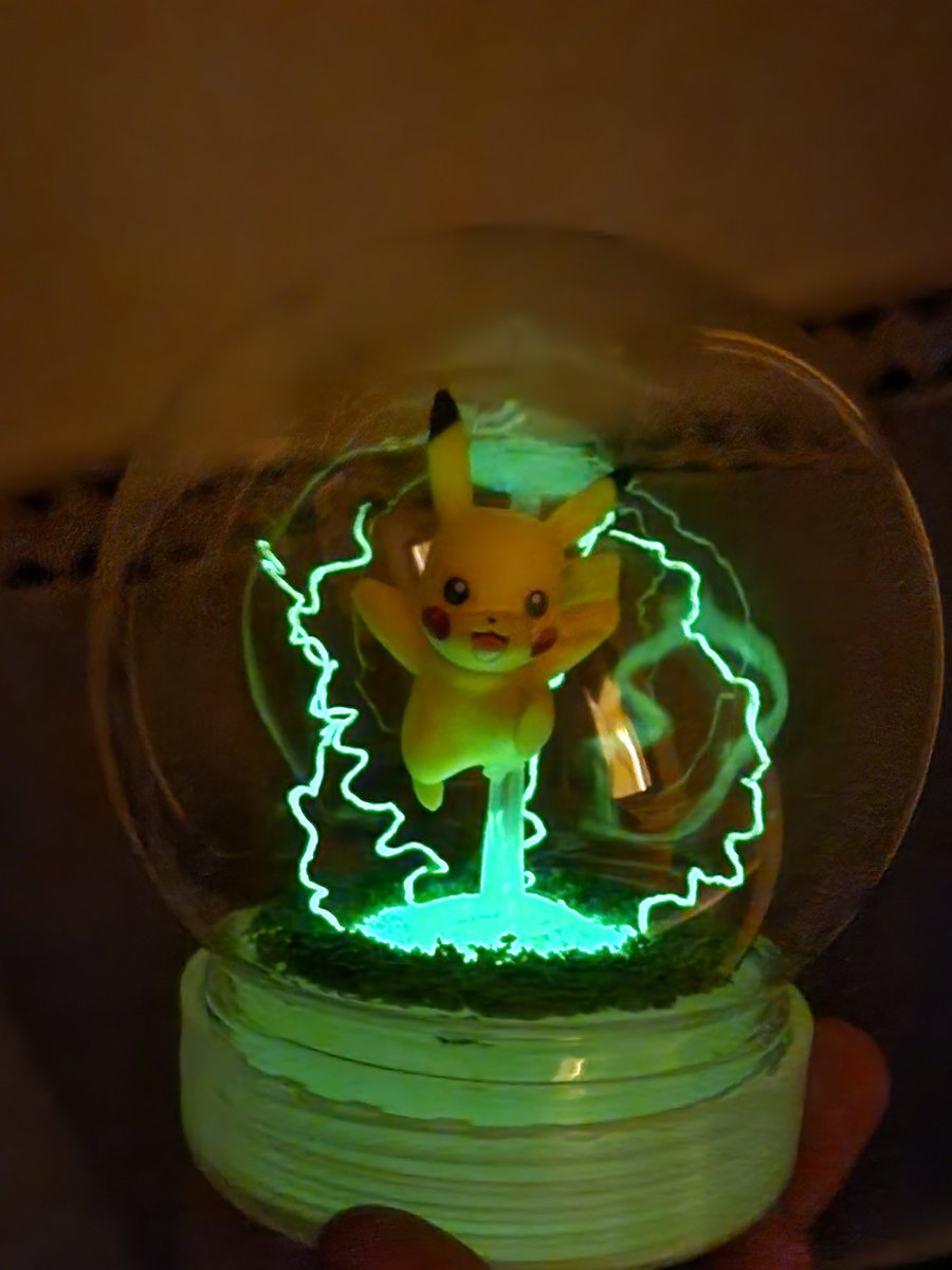 kamiyu910's tweet photo. My next WIP, a Pikachu snowglobe. I got glow in the dark glitter for it too https://t.co/MiXf3q1xrU