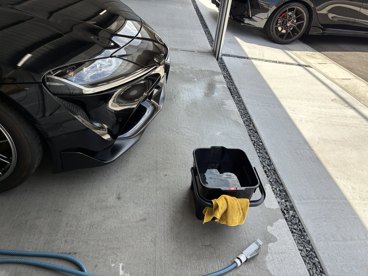 tomaral's tweet photo. 1ヶ月ぶりのお洗車🚿
この時期、屋内で作業できるのはとても助かる https://t.co/iElJ7rlNeo