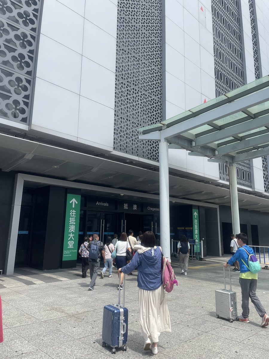 okihusayami's tweet photo. 澳門口岸。香港側もそうやけど、不必要に巨大な施設ではないかと思います。 https://t.co/0jKege2k15