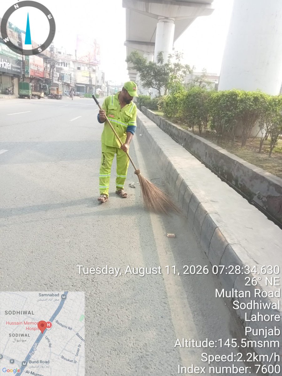 EngrAsif86's tweet photo. QCentral divider clearance underway on Multan Road. Our teams are removing waste and debris from the median to keep this busy corridor clean, safe, and presentable for thousands of commuters daily. For Suthra Punjab, a clean divider means a cleaner Lahore.
@SMUReforms
@SPAL_1139 @SuthraPunjabPK
#Suthra_Punjab #SuthraPunjab #ستھرا_پنجاب  #ستھراپنجاب