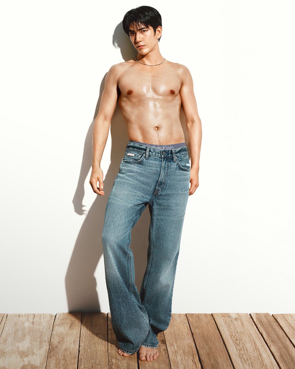 ELLEThailand's tweet photo. เสิร์ฟลุคร้อนแรง! ซี ทวินันท์ @sea_tawinan ร่วมถ่ายแคมเปญประจำฤดูกาล Fall 2026 อย่างเป็นทางการทั่วเอเชียของ @CalvinKlein นำเสนอซีในชุดชั้นในดีไซน์ล่าสุด พร้อมผสมผสานการสไตลิ่งที่ผสมผสานชุดชั้นในเข้ากับลุคเดนิมในวันสบายๆ 

#ELLEThailand
#CalvinKlein #sea_tawinan https://t.co/6zXQ84xOMb