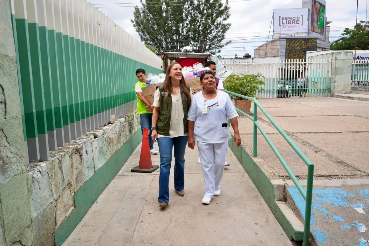 propuestaoaxaca's tweet photo. DIF Municipal entrega kits de maternidad a madres del Hospital Aurelio Valdivieso https://t.co/ZiycMDecbx
#noticias #news #Oaxaca #Mexico 🇲🇽 #ciudad #capital #OaxacaDeJuarez
@DIFMpalOax @MunicipioOaxaca https://t.co/r67lAAsanL