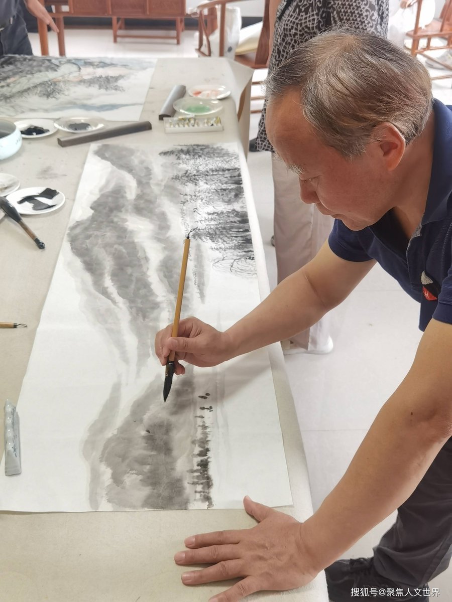 JudiBatchelor's tweet photo. Discovering brushstrokes that tell quiet stories at today’s live ink wash painting session  Felt so connected to the old art form! https://t.co/cjtDDqgyZF