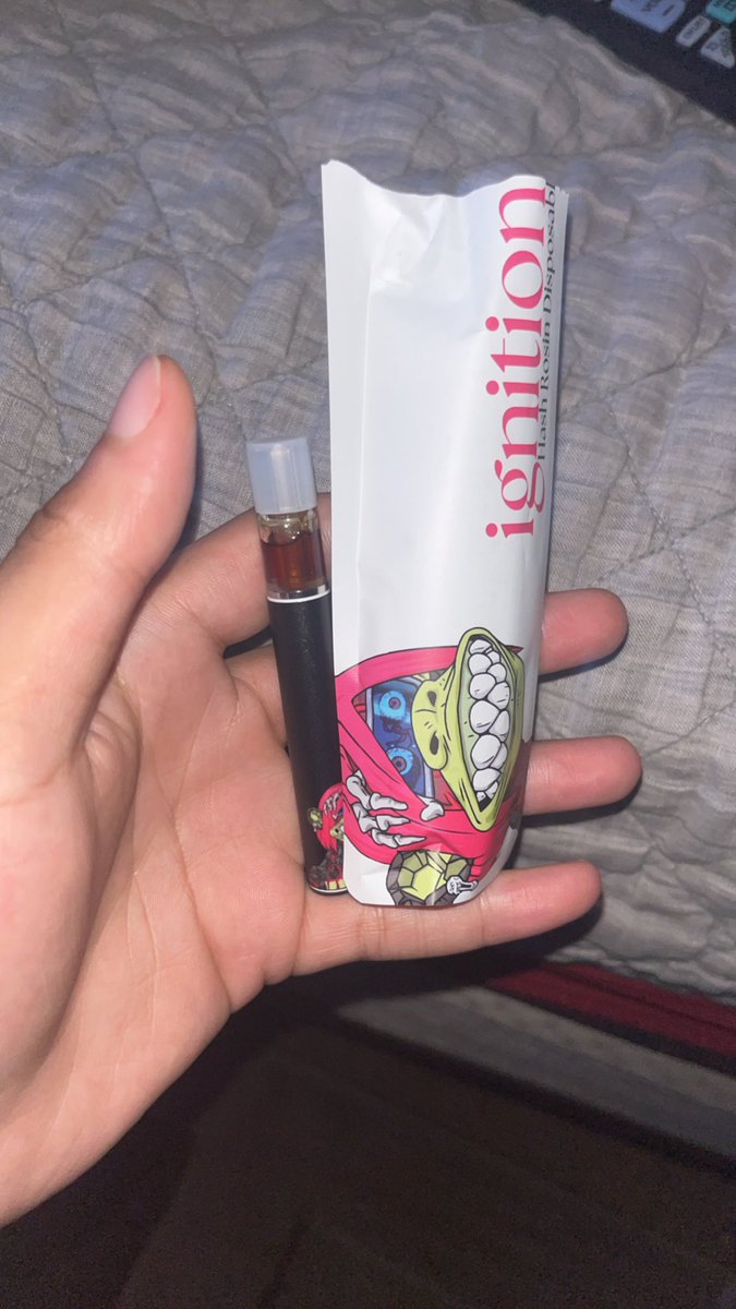 XZenosu's tweet photo. #mailcall i got the @NFTignition rosin dispo and so far it’s a 10/10, this is fs the kinda body high from a cart that i’ve been looking for💯. the flavor is Devil Driver hybrid, also it’s very gassy and kinda reminds me of blue dream. vid review tmrrrr😎 
also thank you nft 🙏 https://t.co/CejeDRvfCc