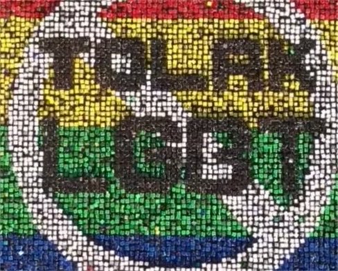 Jakartalk's tweet photo. @LebakBulusLRT Coba lihat itu papermobnya. Kukasih foto berikut sebagai bantuan. 

Logo 🚫 ada diatas simbol pelangi, baru layer paling atas text TOLAK LGBT sebagai penegasan.

Jujur kecewa dengan kualitas literasi, pemahaman, dll. Semisalnya mau homo, setidaknya pinteran dikit https://t.co/gSE5V7Xgya